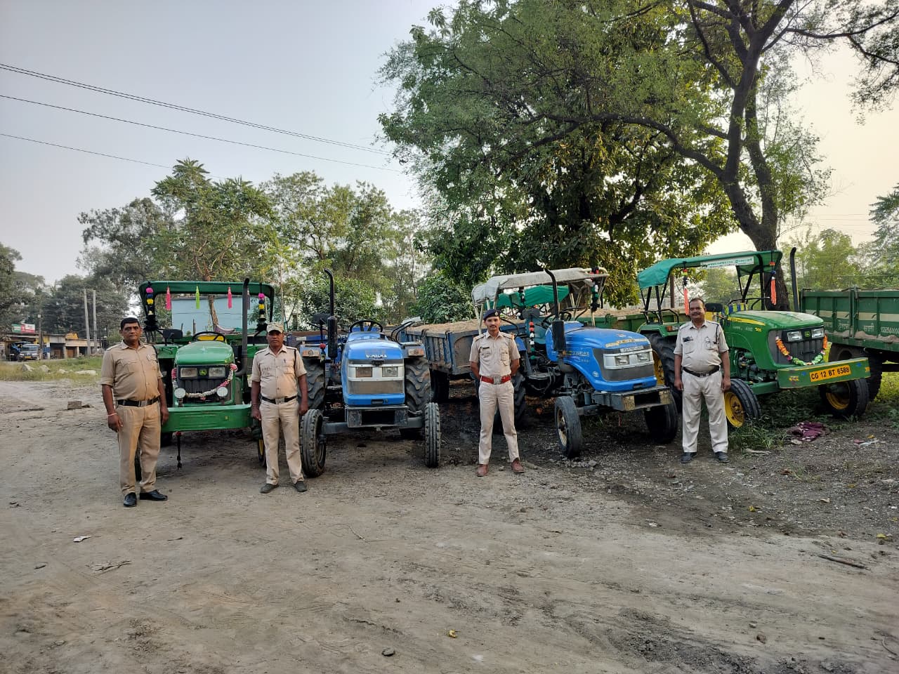 खनिज विभाग का खनिज माफियाओं के खिलाफ विशेष अभियान- 21 वाहन जब्त
